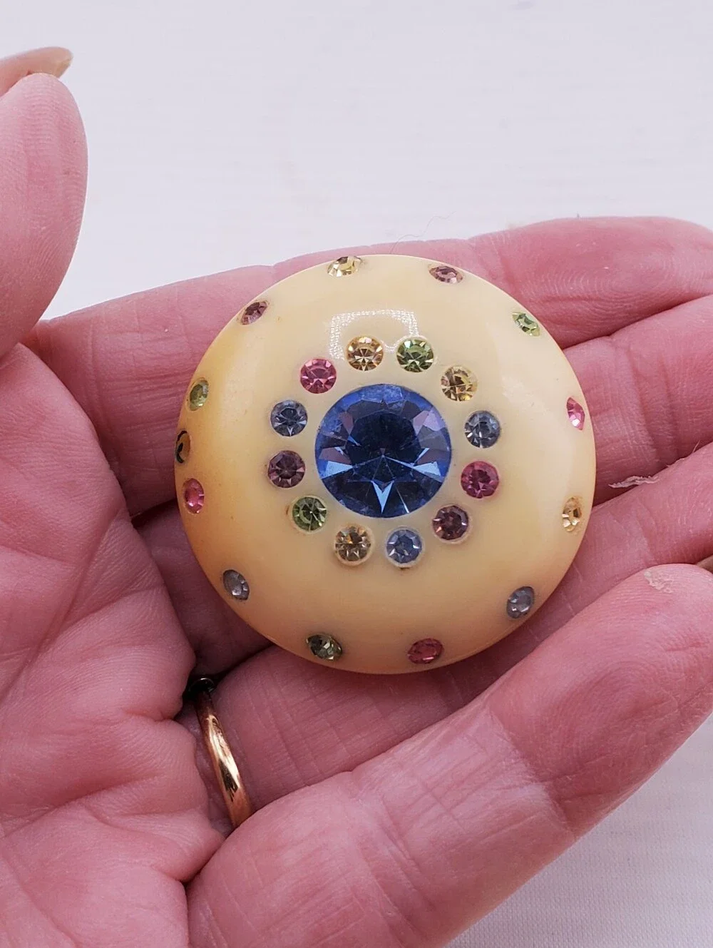 Weiss Celluloid Rhinestone Brooch - Picture 3 of 6